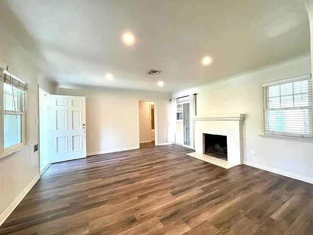 2 bed, 1250 sqft, $3,490 — Photo 2