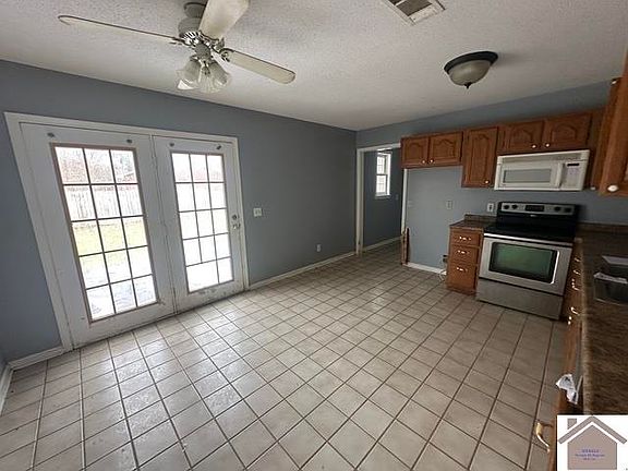 4th image of 20 Cambridge Dr