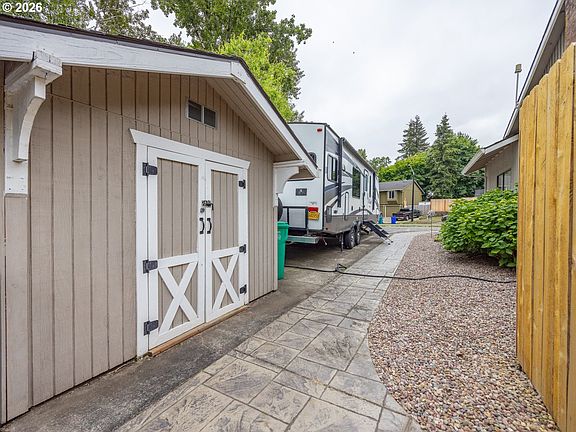 3rd image of 2331 SW 27th Dr
