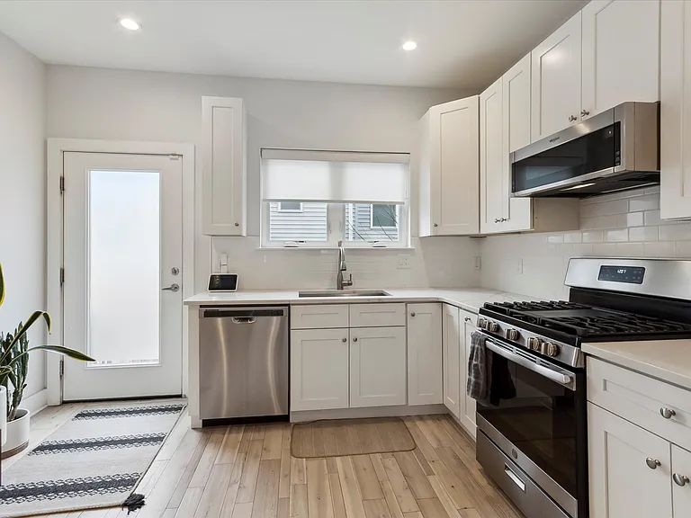 1343 S Lambert St — Photo 9