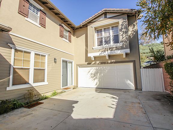 5+ cars can park on site