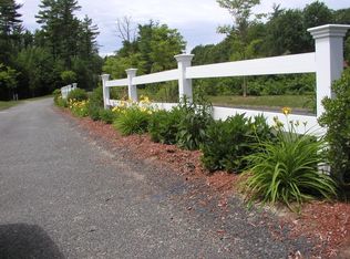 1 Crestwood Cir, Rochester, MA 02770