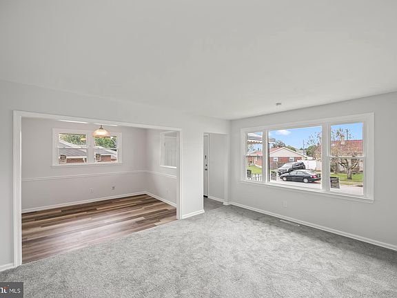 5th image of 2437 E Parris Dr