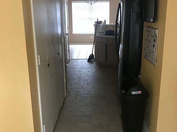 4th image of 2517 Park Valley Dr
