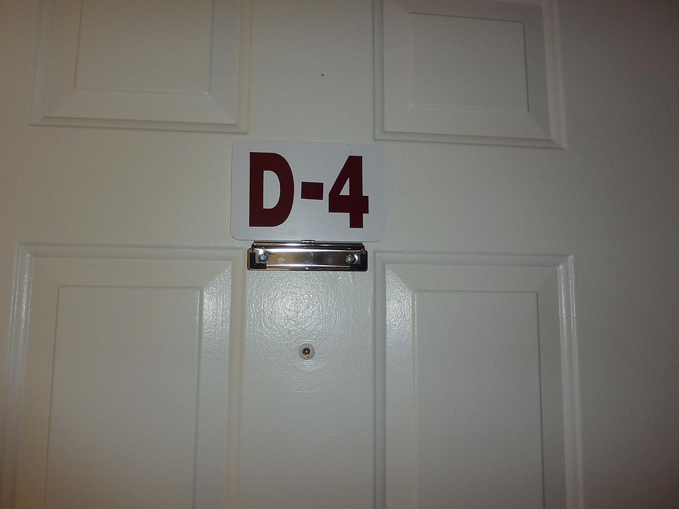 2 BEDROOMS / 1 BATH