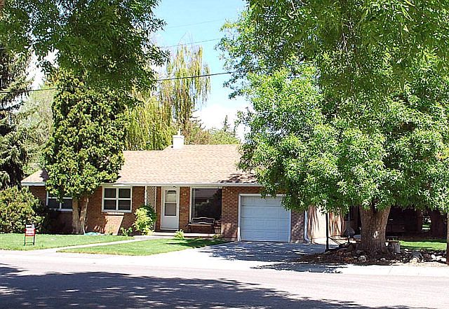 1st image of 995 Syringa Dr