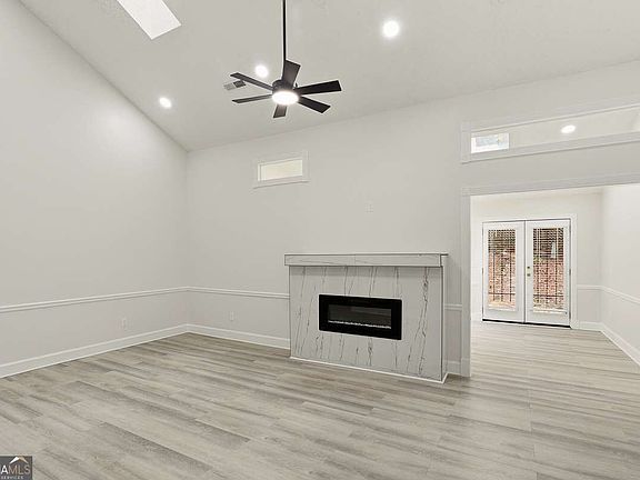 5th image of 1381 Poplar Pointe SE