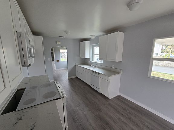 4th image of 4426 N Lyman Ave