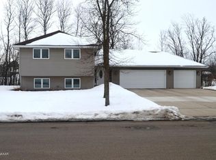 214 Darling Pl, Alexandria, MN 56308