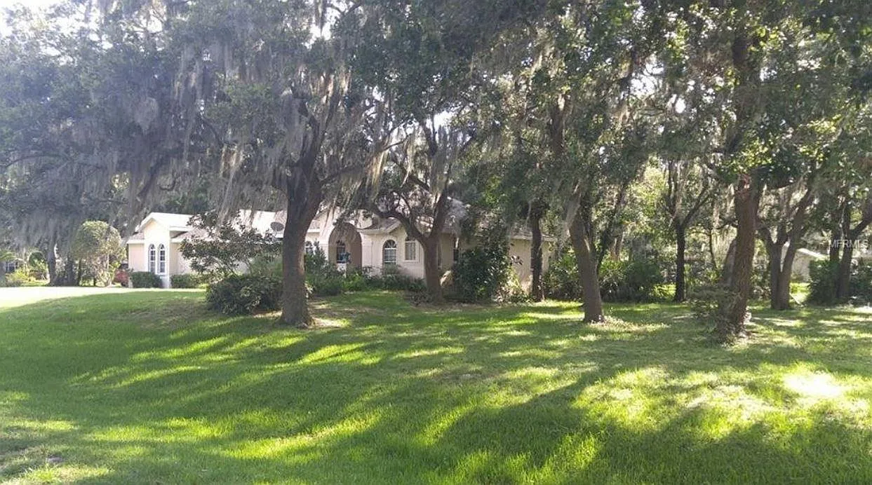 4749 Acorn Cir — Photo 3