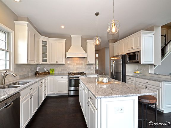 3rd image of 8 Shoal Creek Ct