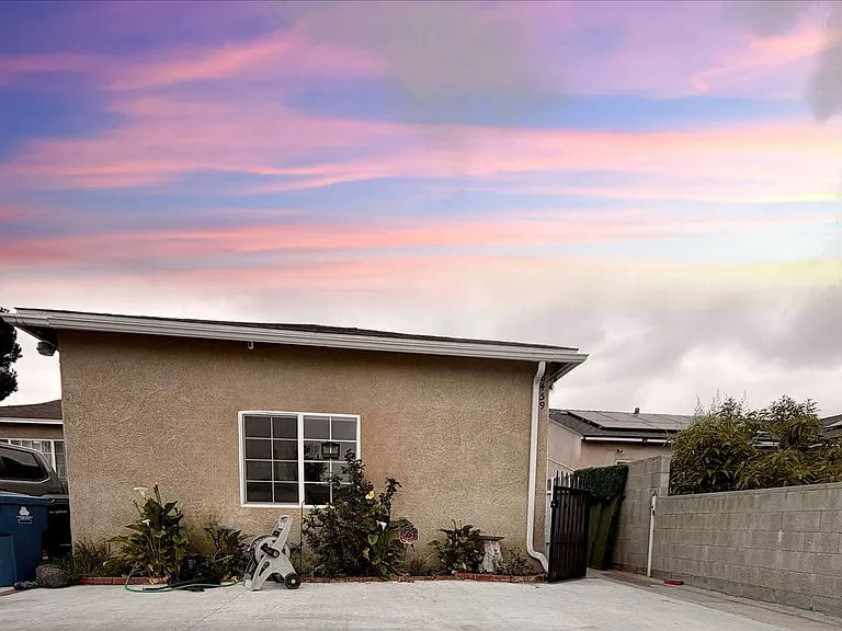 8459 Omelveny Ave — Photo 1