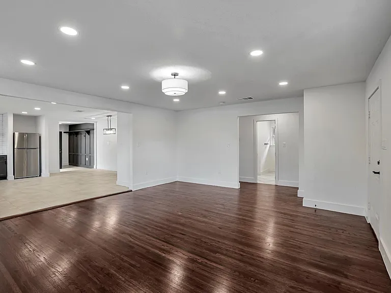 1610 S Beckley Ave — Photo 18