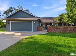 440 W Woodridge Ln, Peoria, IL 61614