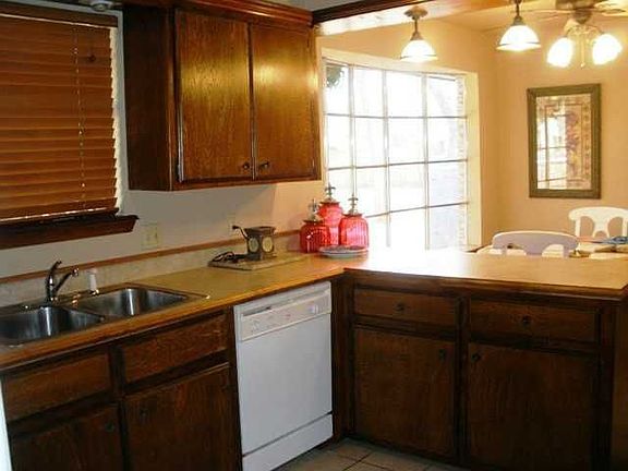 5th image of 35 Mohican Dr