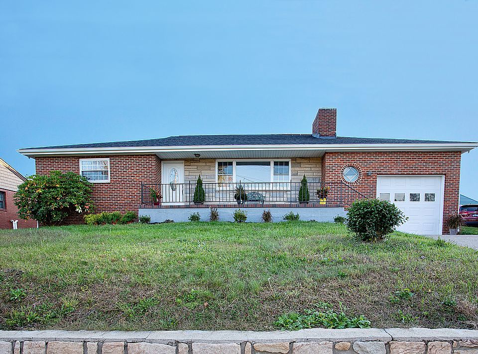 1st image of 1909 Oakridge Dr