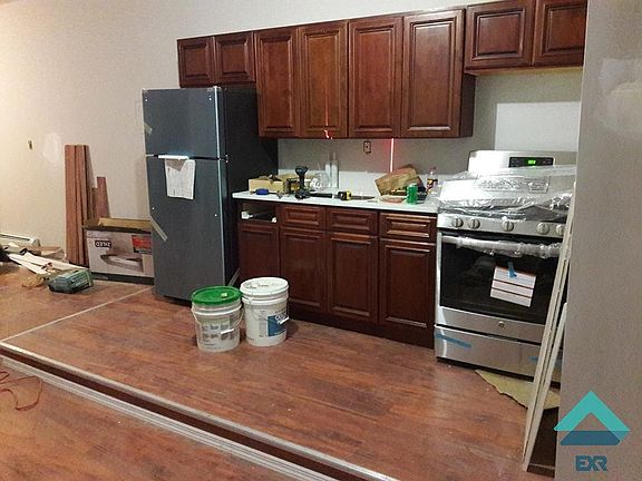 4th image of 569 Gates Ave APT 1