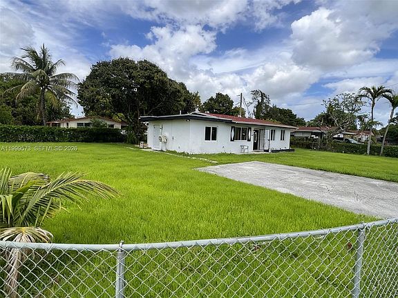 3rd image of 515 Golf Course Blvd