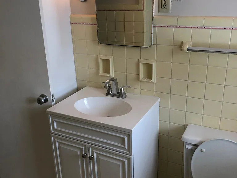 4816 Cass St — Photo 14