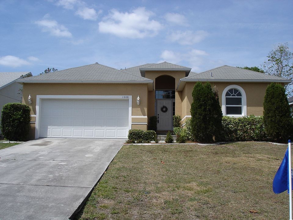 Front view of home