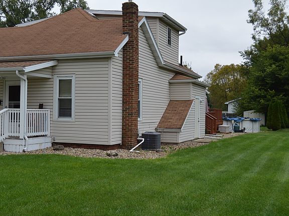 3rd image of 1412 E Elm St