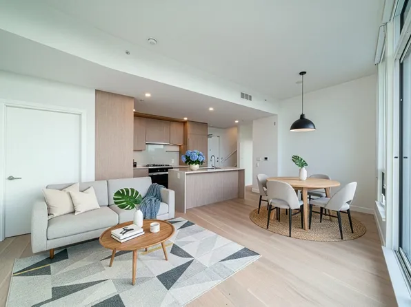 5212 Cambie St #606, Vancouver, BC V6B 2N4