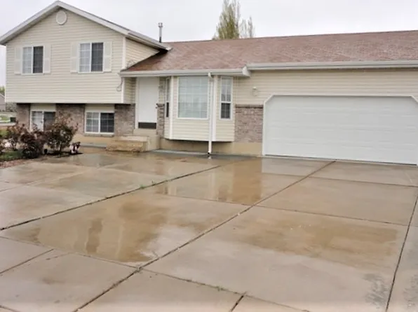 859 W 2005 N, Clinton, UT 84015