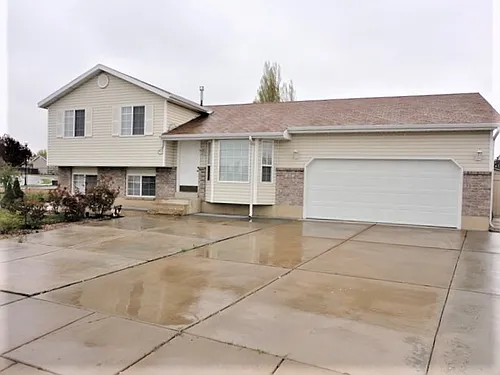 859 W 2005 N Photo 1