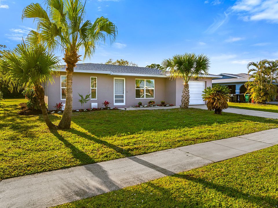 1st image of 358 NE Floresta Drive