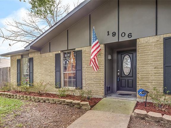 2nd image of 1906 Chamberlain Dr