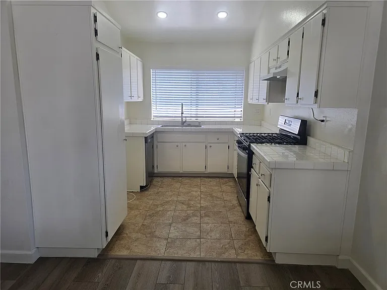 2288 Loma Alta Dr #6 — Photo 4