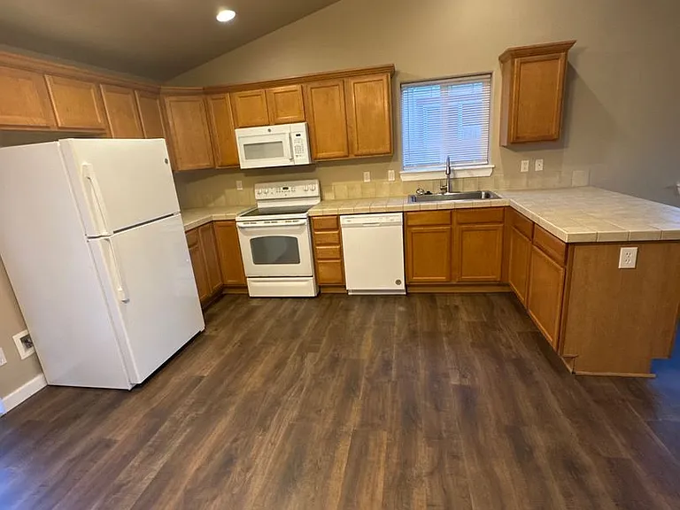 4232 Chartwell St SE — Photo 4