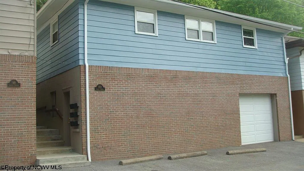 2 bed, 1.0 bath, $1,250 — Photo 1
