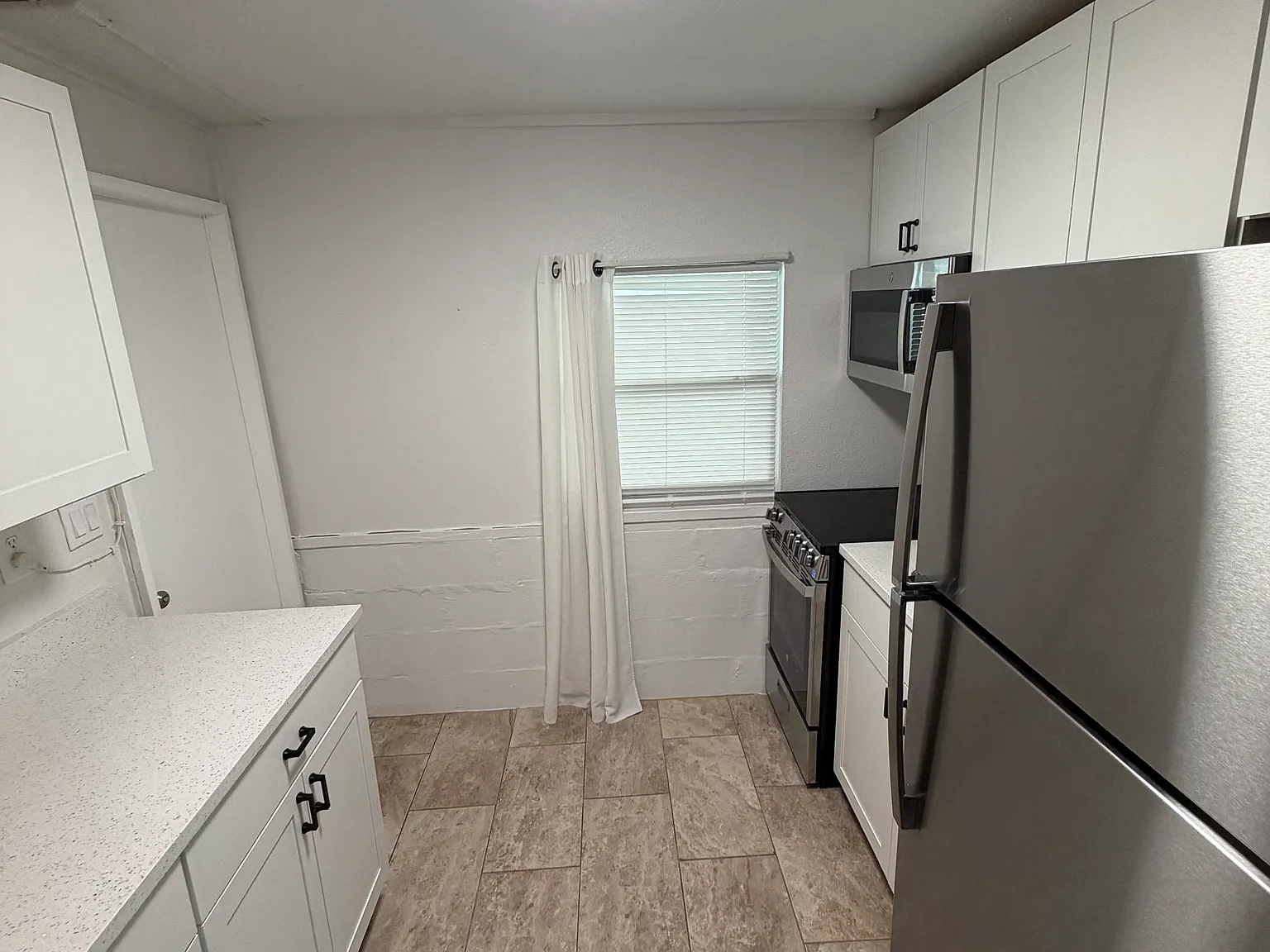 1 bed, 450 sqft, $1,400 — Photo 3