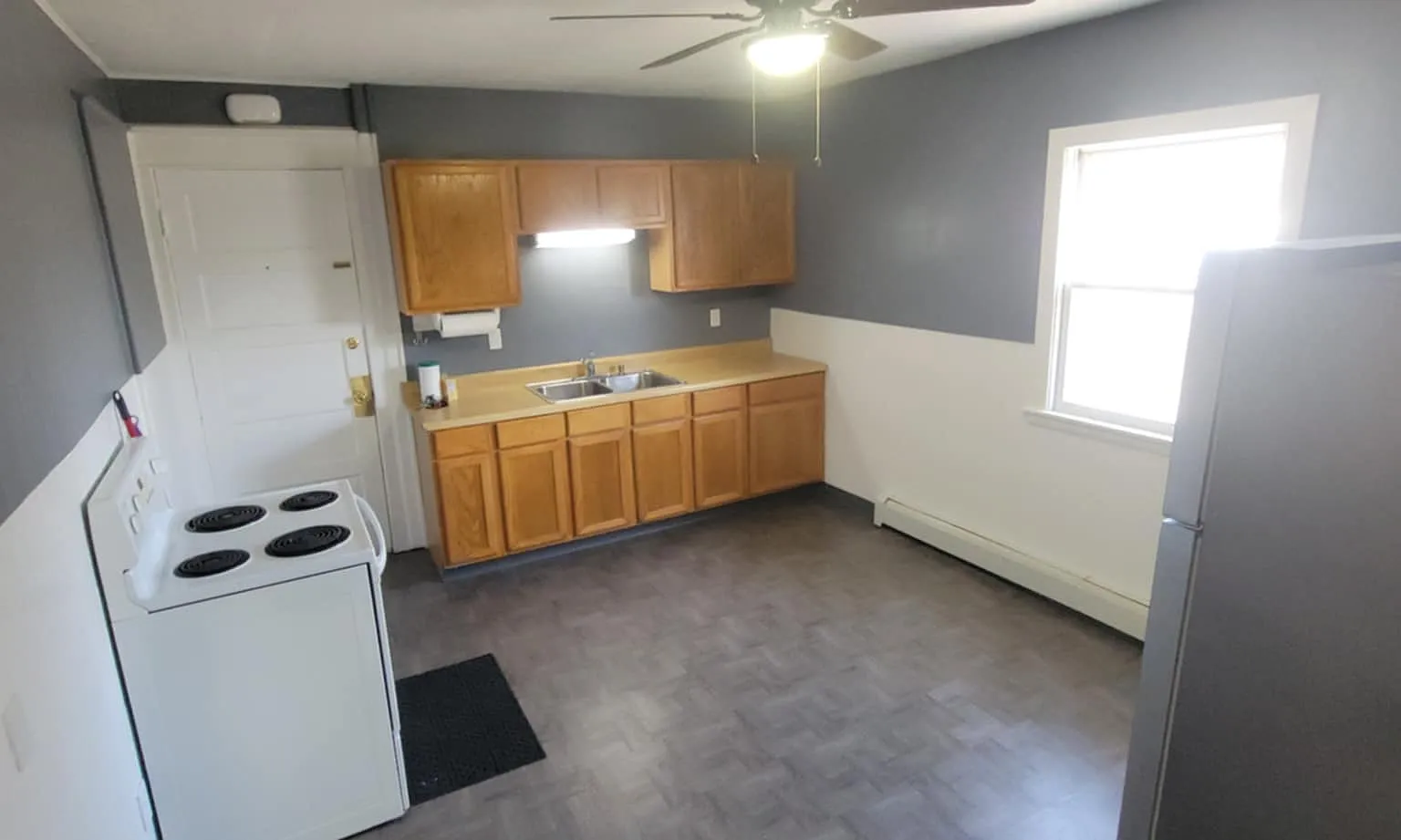 2216 Niagara St — Photo 2