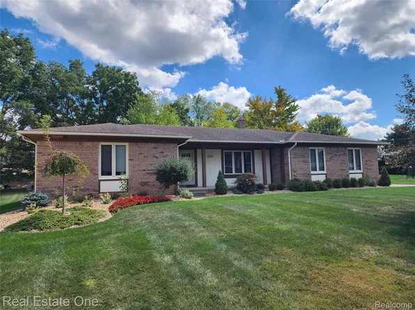 22540 Elena Dr, Farmington Hills, MI 48335