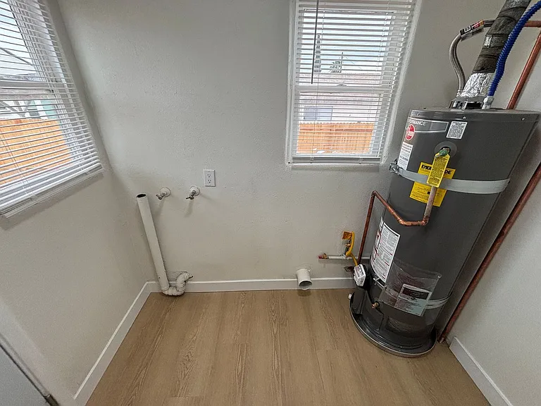 24339 Myers Ave — Photo 18