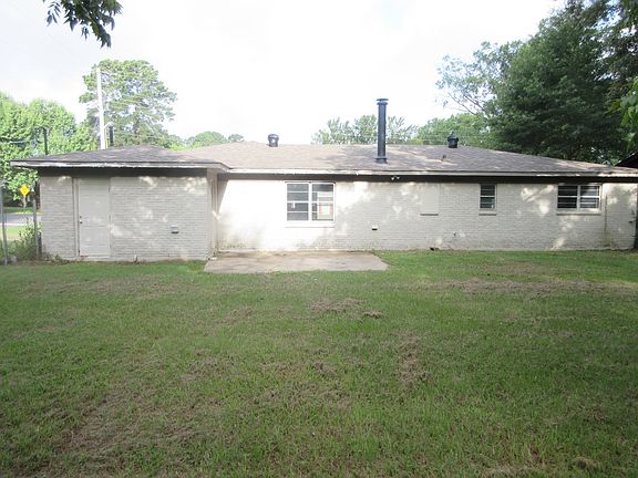 2nd image of 411 Evelyn St