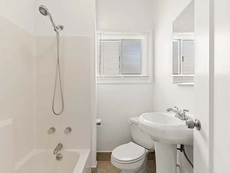 514 W Macarthur Blvd #3 — Photo 8