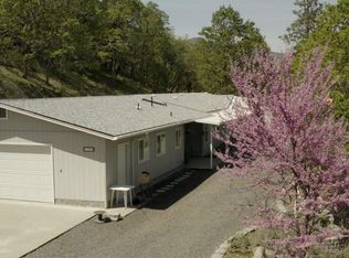 584 Hodson Rd, Gold Hill, OR 97525