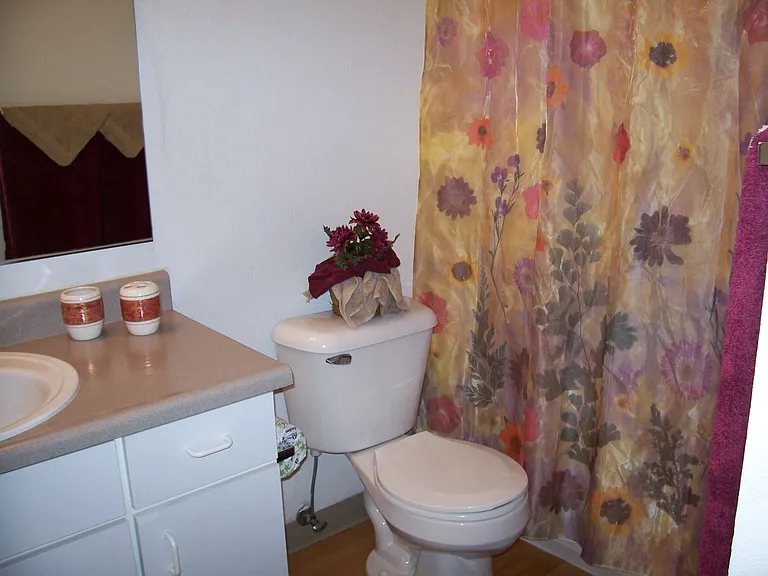 800 NE Roberts Ave — Photo 9