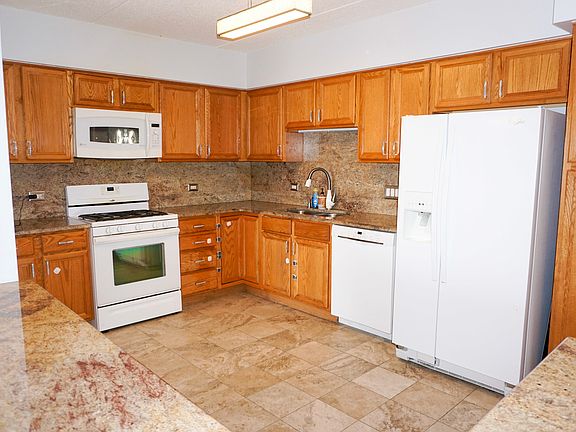 2nd image of 4655 N Cumberland Ave APT 206