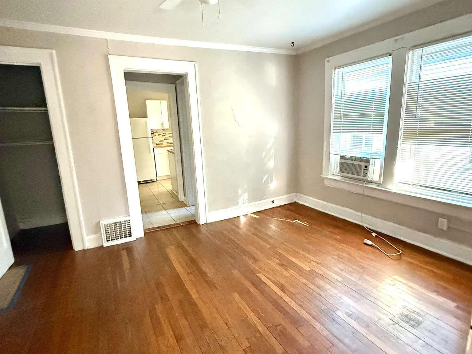 380 6th St NE — Photo 1