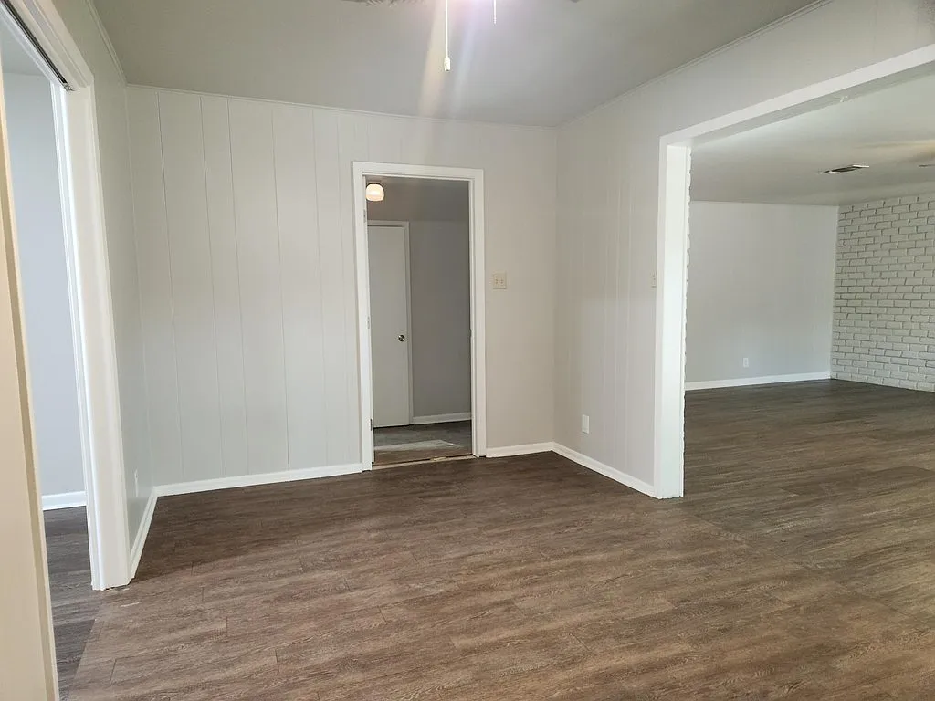 4 bed, 2.0 bath, 1881 sqft, $2,300 — Photo 4