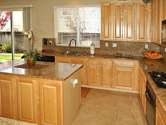 Gorgeous Maple/Granite Kitchen