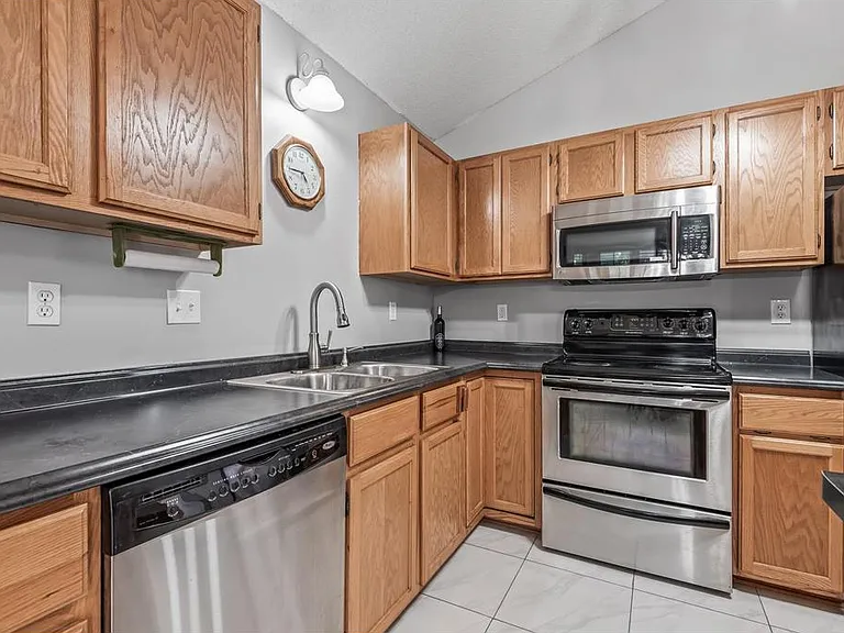 13504 Parkwood Dr — Photo 2