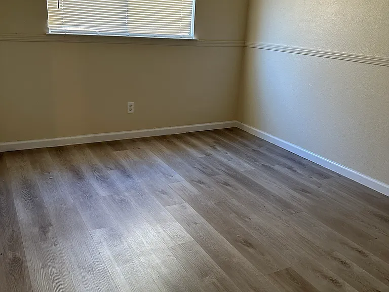 5085 W Kadota Ave — Photo 6