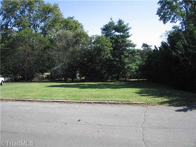 2nd image of 307 Lang Ct