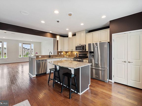 5th image of 172 Trout Lily Dr