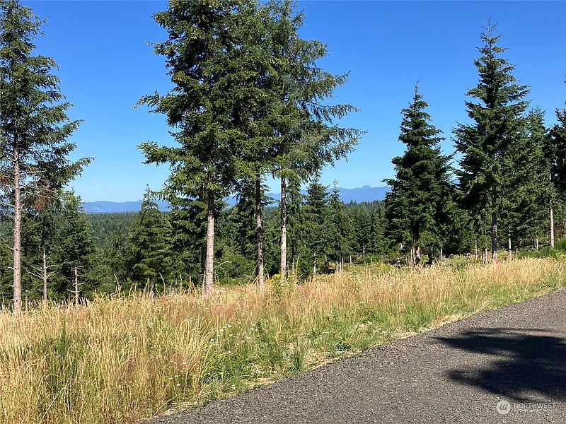 2nd image of 1 E Lone Fir Drive Drive E #Div 2